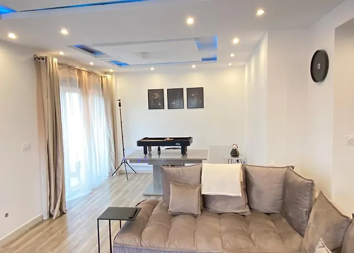 Big, Very Bright House Beauvais