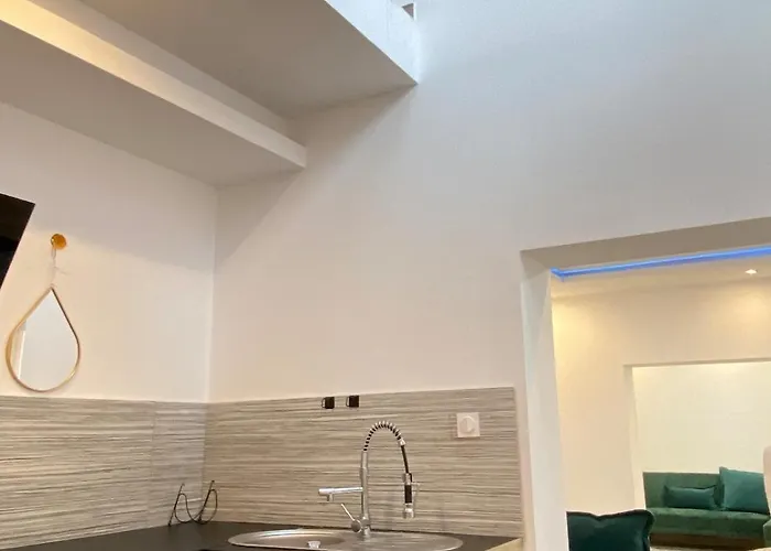 Big, Very Bright House * Beauvais