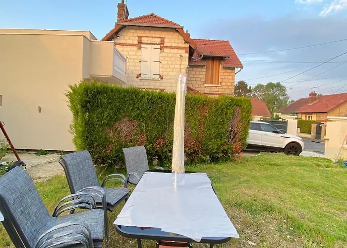 Big, Very Bright House Beauvais